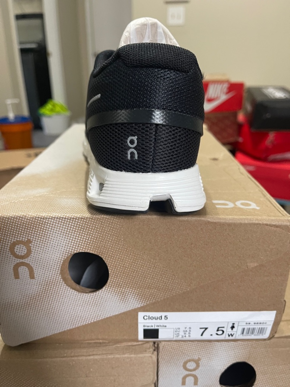 On Running Cloud 5 women’s Sneaker - Black/White - Picture 3 of 6
